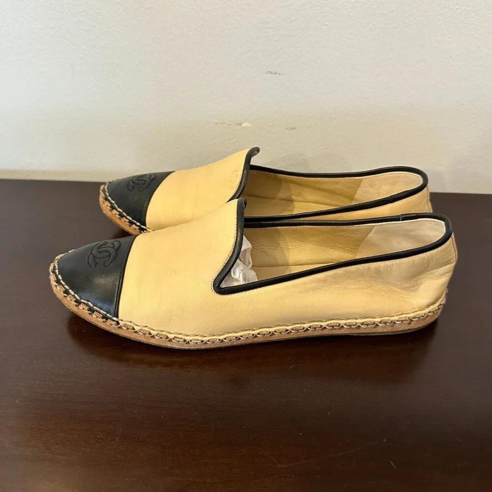 CHANEL 19C Lambskin Beige/Black Mocassins Loafers W/Box women's Size 40
